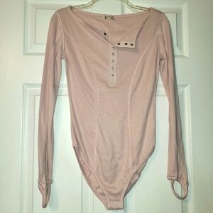 Intimately Free People Long Sleeve Bodysuit Women's Size XS Thumb Straps Pink‎